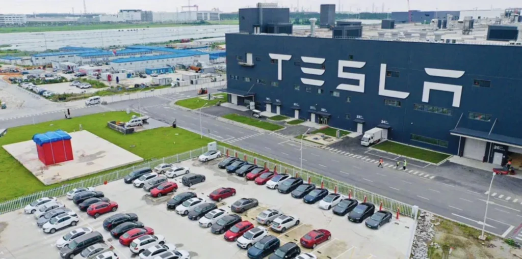 Tesla Gigafactory Shanghai dropship e1604935465793